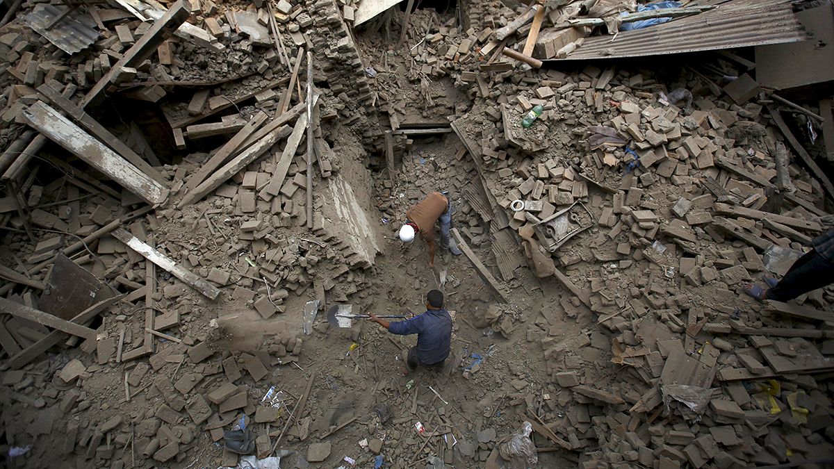 Nepal'de ölü sayısı 3 bin 200'ü aştı