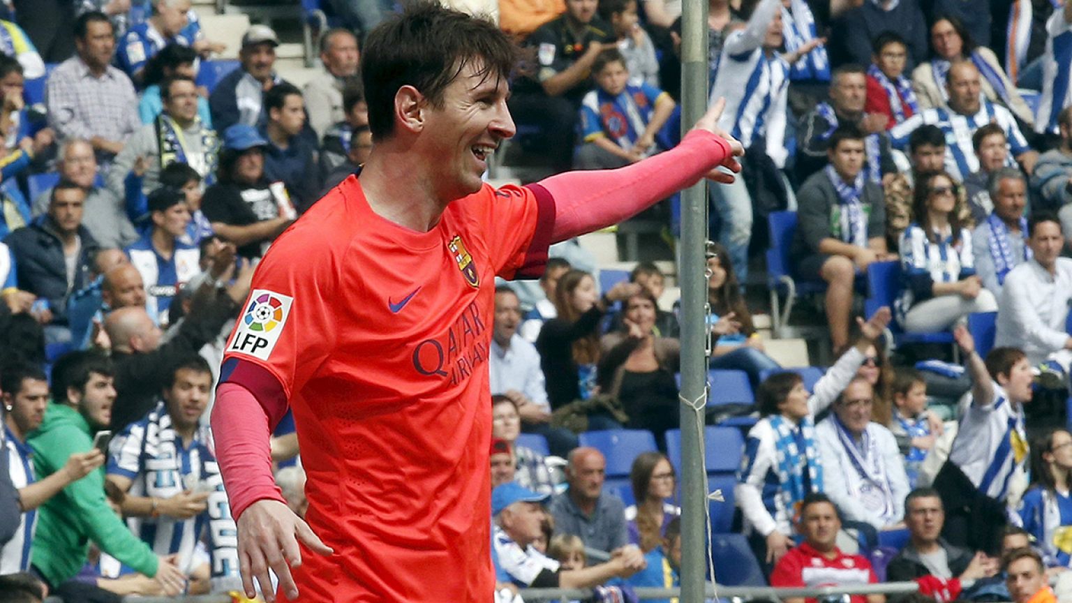 El Barcelona logra media Liga en Cornellà