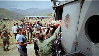 Nepal quake: emergency workers begin delivering aid to remote areas