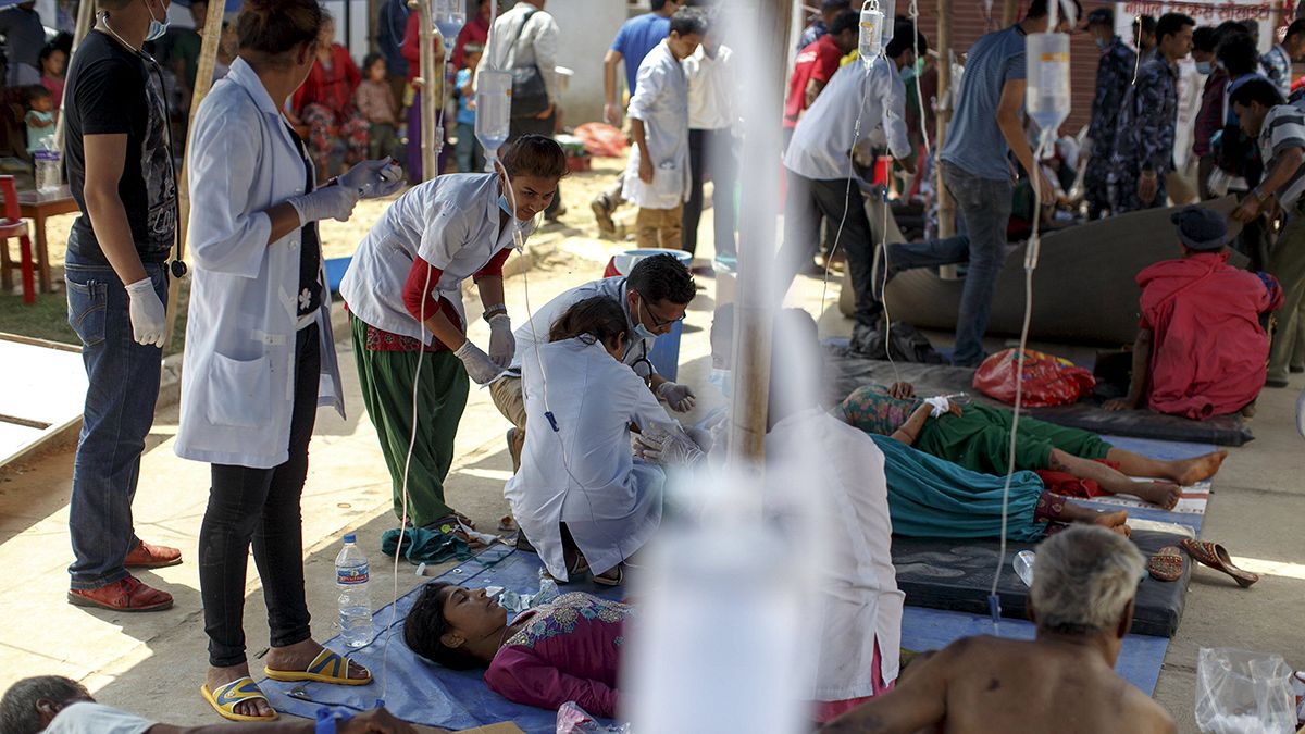 Nepal: médicos não têm mãos a medir