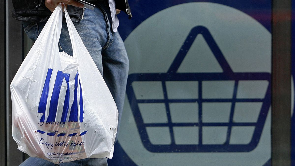 Una spesa piu' ecologica: addio al sacchetto di plastica gratis
