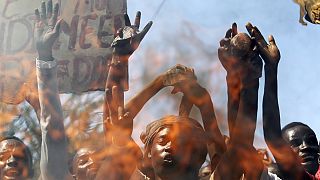 Burundi: police fire live rounds to disperse anti-president protesters