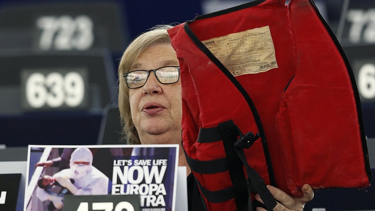 نمایندگان پارلمان اروپا خواهان پذیرش آوارگان مدیترانه در اروپا شدند