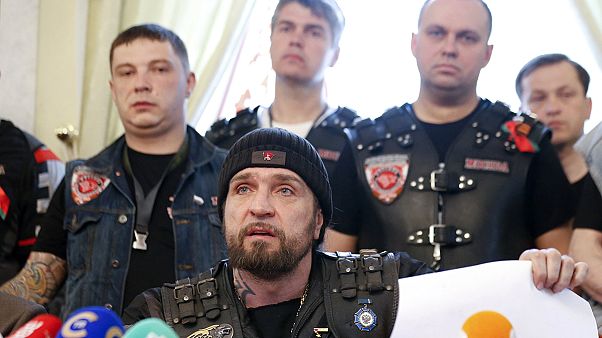 Des bikers russes obligés de prendre l'avion pour se rendre à Auschwitz Des bikers russes obligés de prendre l'avion pour se rendre à Auschwitz