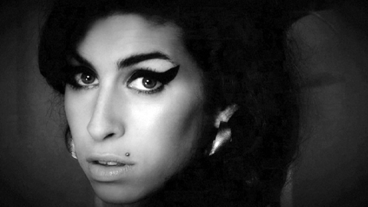 El padre de Amy Winehouse desaprueba un nuevo documental sobre la vida de su hija