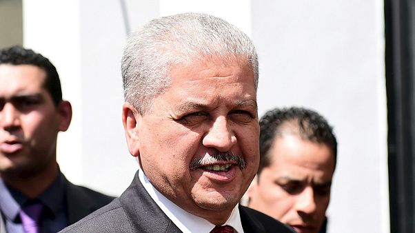 تجارة الخمور بالجزائر تثير غضب السلفيين تجارة الخمور بالجزائر تثير غضب السلفيين