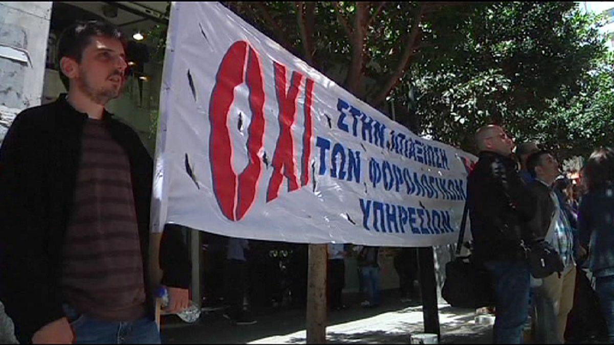 Fogy a görögök türelme - adóellenőrök tüntettek Athénban