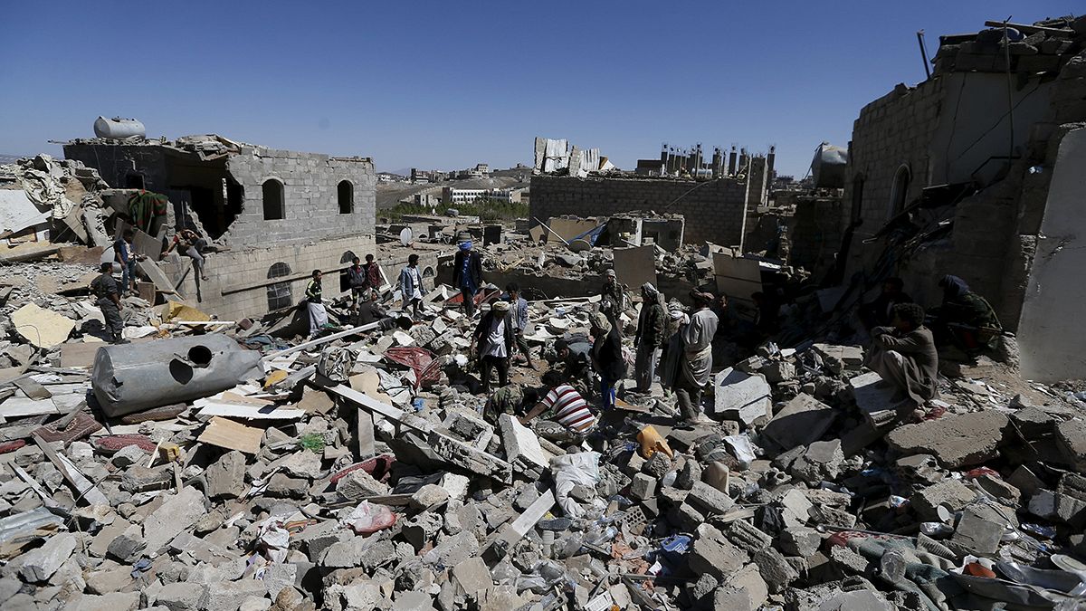 Saudi Arabian-led air strikes hit a residential area of the Yemeni capital Sanaa
