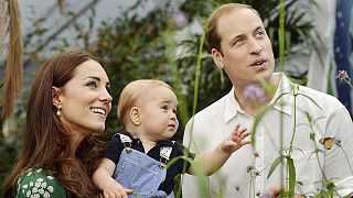 İngiliz Düşesi Kate Middleton kız bebek doğurdu