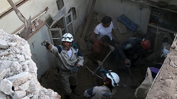 Συρία: Δεκάδες άμαχοι νεκροί σε αεροπορική επιδρομή Συρία: Δεκάδες άμαχοι νεκροί σε αεροπορική επιδρομή