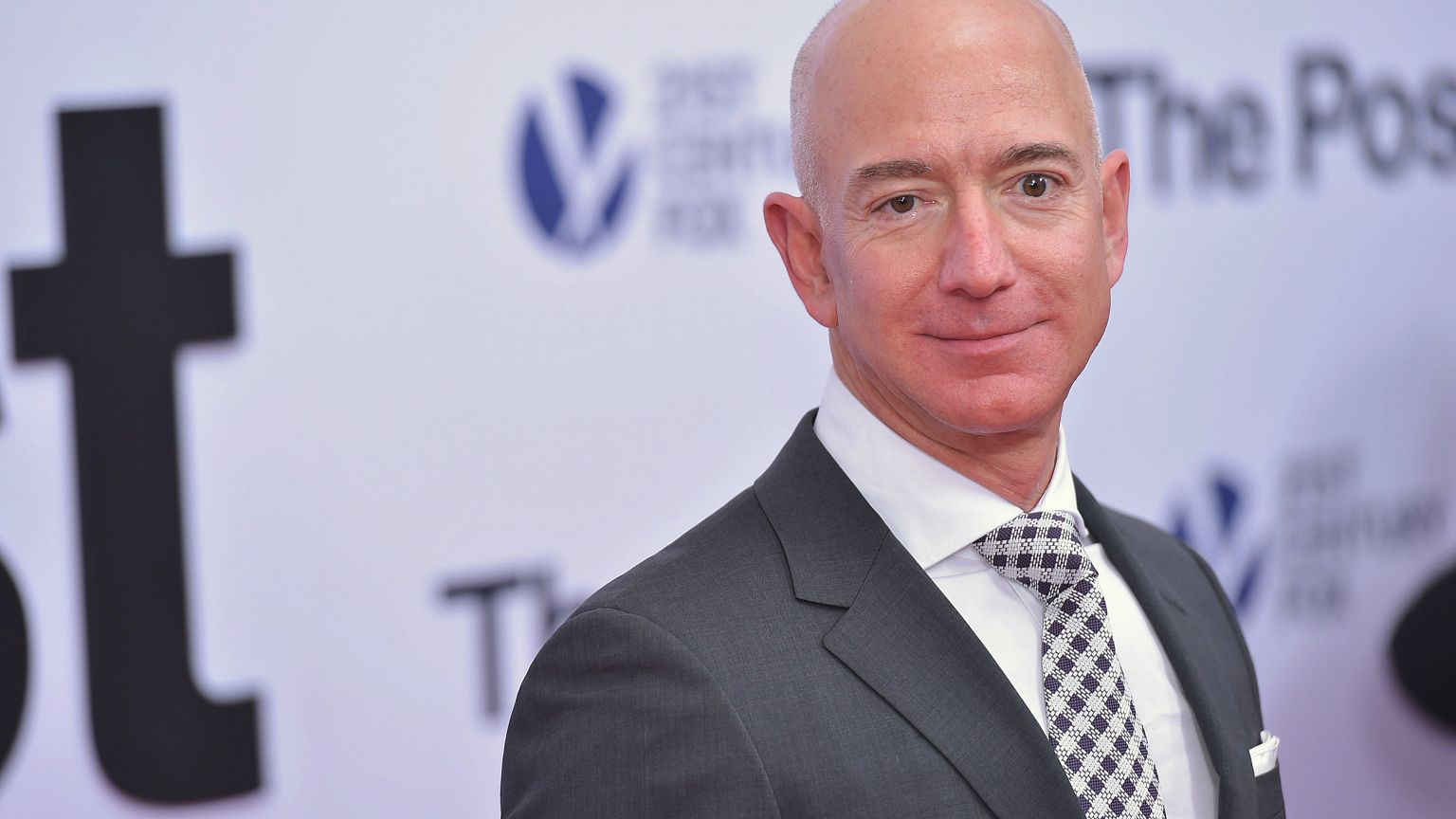Image: Jeff Bezos arrives for the premiere of "The Post"