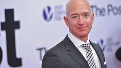 Image: Jeff Bezos arrives for the premiere of "The Post"