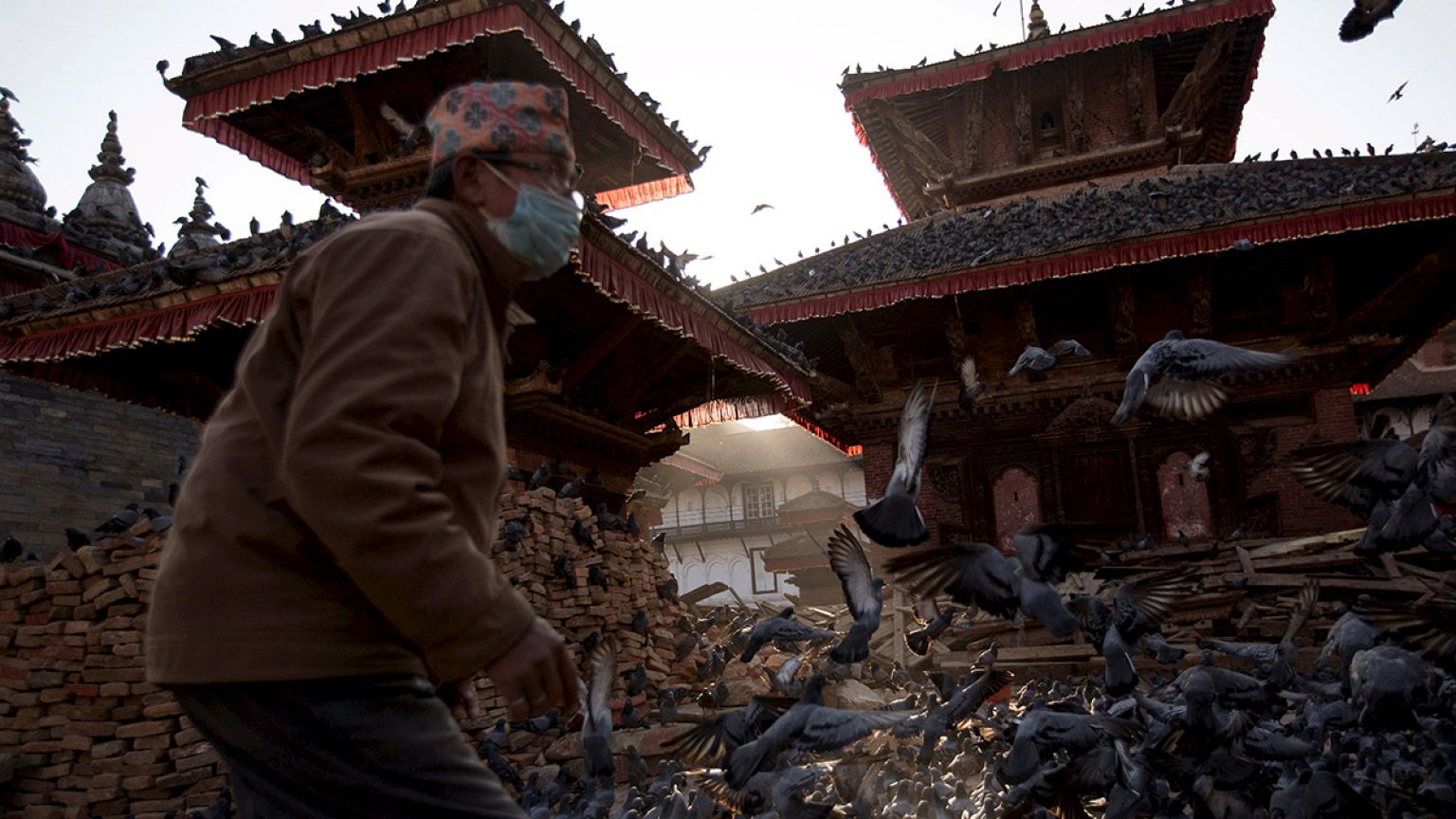 Nepal'de insani yardımların dağıtımında sorunlar bitmiyor