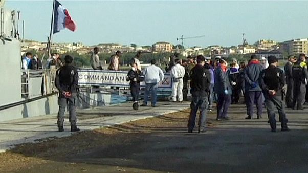 Italie : Plus 5 800 migrants sauvés en Méditerranée Italie : Plus 5 800 migrants sauvés en Méditerranée