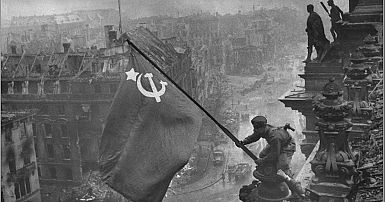 This iconic WWII photo was staged - Russia Beyond