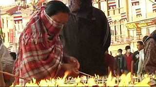 مراسم بزرگداشت قربانیان زلزله نپال همزمان با روز تولد بودا