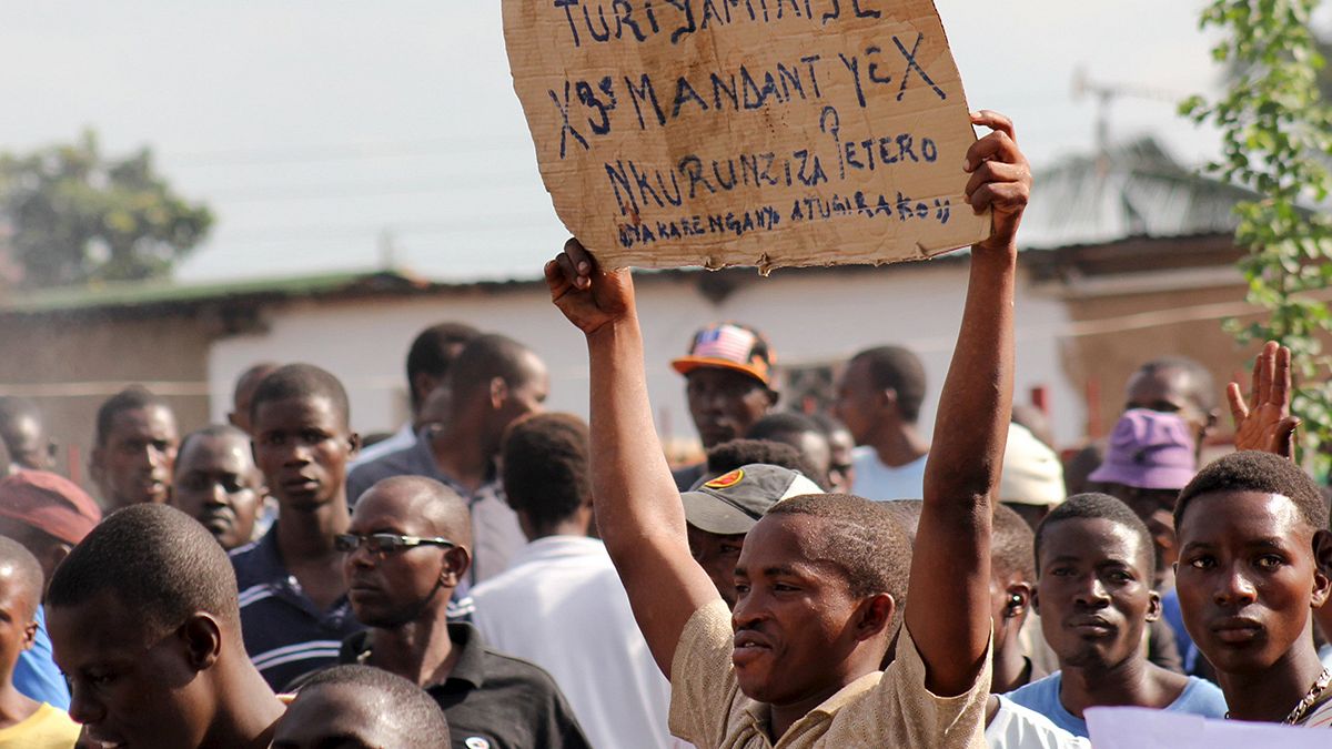 Éles lőszerrel lőttek tüntetőkre Burundiban- többen meghaltak