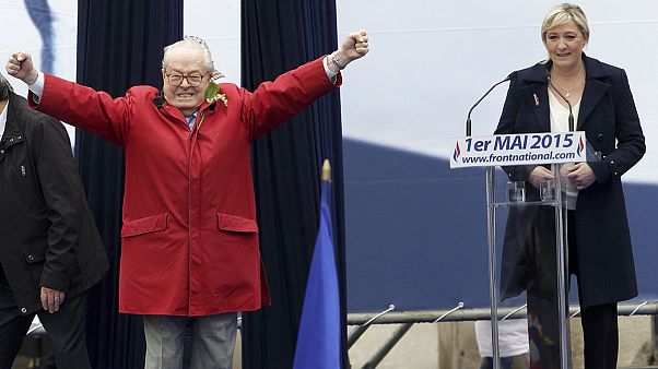 Ulusal Cephe'nin kurucusu Le Pen'in onursal başkanlığı askıya alındı Ulusal Cephe'nin kurucusu Le Pen'in onursal başkanlığı askıya alındı