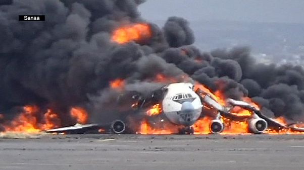 طيران التحالف يقصف مطار صنعاء طيران التحالف يقصف مطار صنعاء