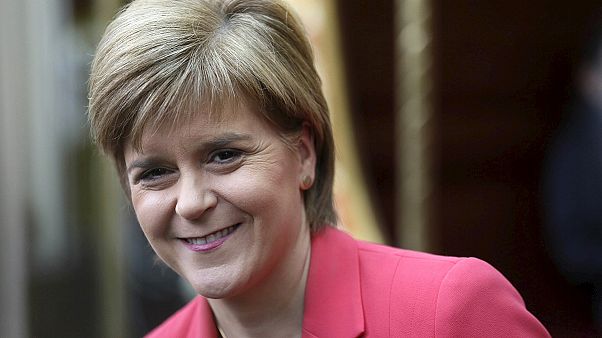 Nicola Sturgeon: "Wir werden mit Labour Cameron aus der Downing Street vertreiben" Nicola Sturgeon: "Wir werden mit Labour Cameron aus der Downing Street vertreiben"