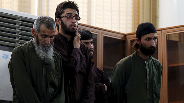 Afghanistan, condanna a morte per quattro. Hanno linciato una ventisettenne accusata falsamente di aver offeso il Corano Afghanistan, condanna a morte per quattro. Hanno linciato una ventisettenne accusata falsamente di aver offeso il Corano