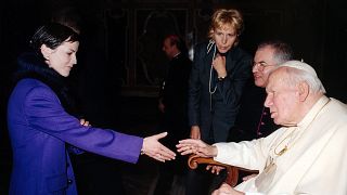 Image: Dolores O'Riordan greets Pope John Paul II at the Vatican