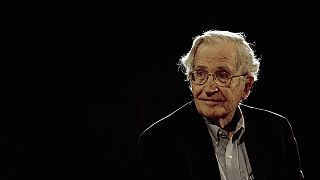 Chomsky: Magyarország egy külön történet