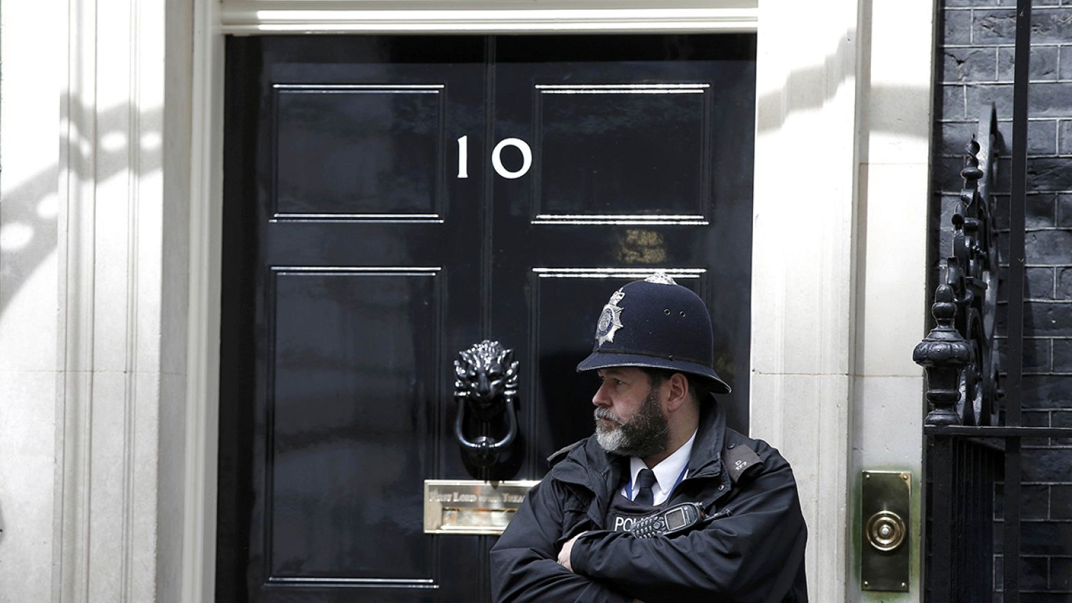 Elezioni in GB: testa a testa conservatori e laburisti. A rischio la maggioranza assoluta