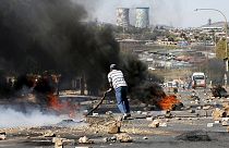 Sudafrica: pallottole di gomme contro manifestanti. Proteste per aumenti energetici.