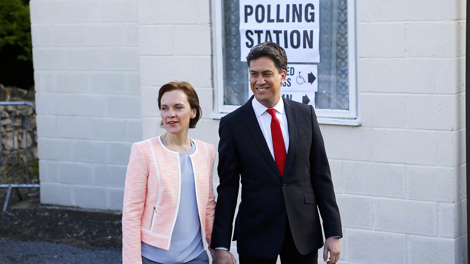 Los británicos votan en las elecciones mas disputadas que se recuerdan entre conservadores y laboristas