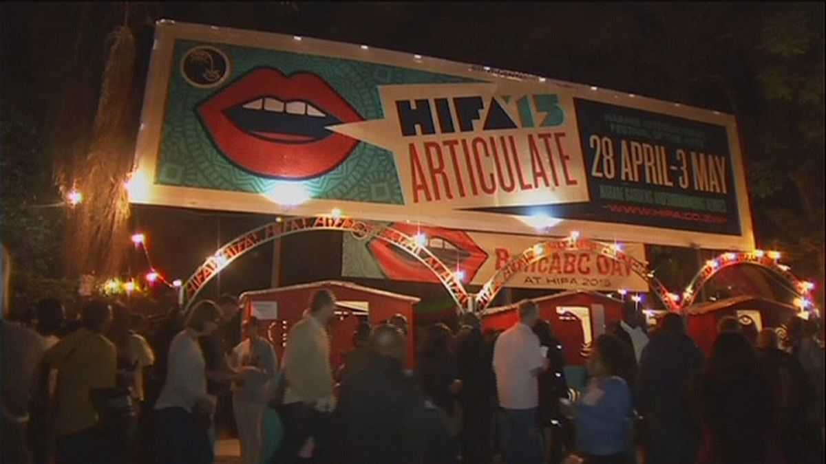 Zimbabwe festival of arts draws crowds despite economic crisis