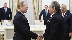Castro meets Putin in Moscow