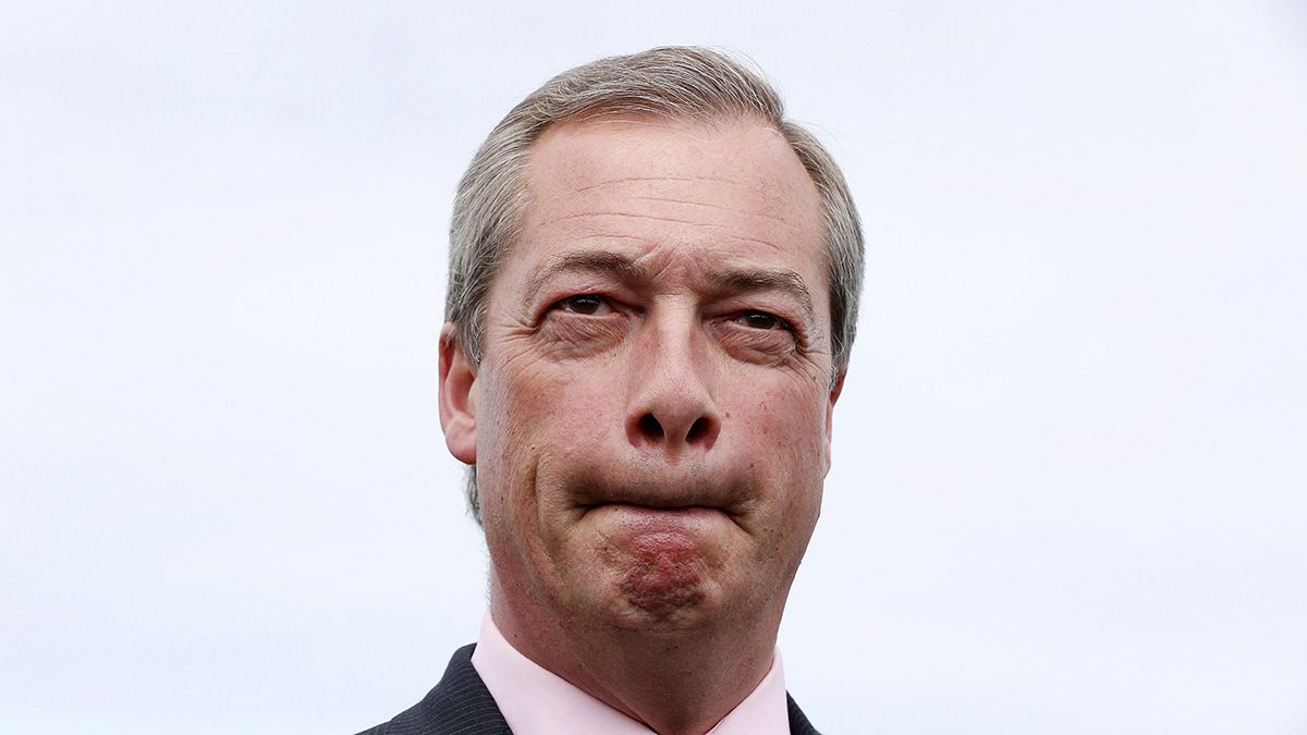 Великобритания: лидер UKIP Фараж не попал в парламент
