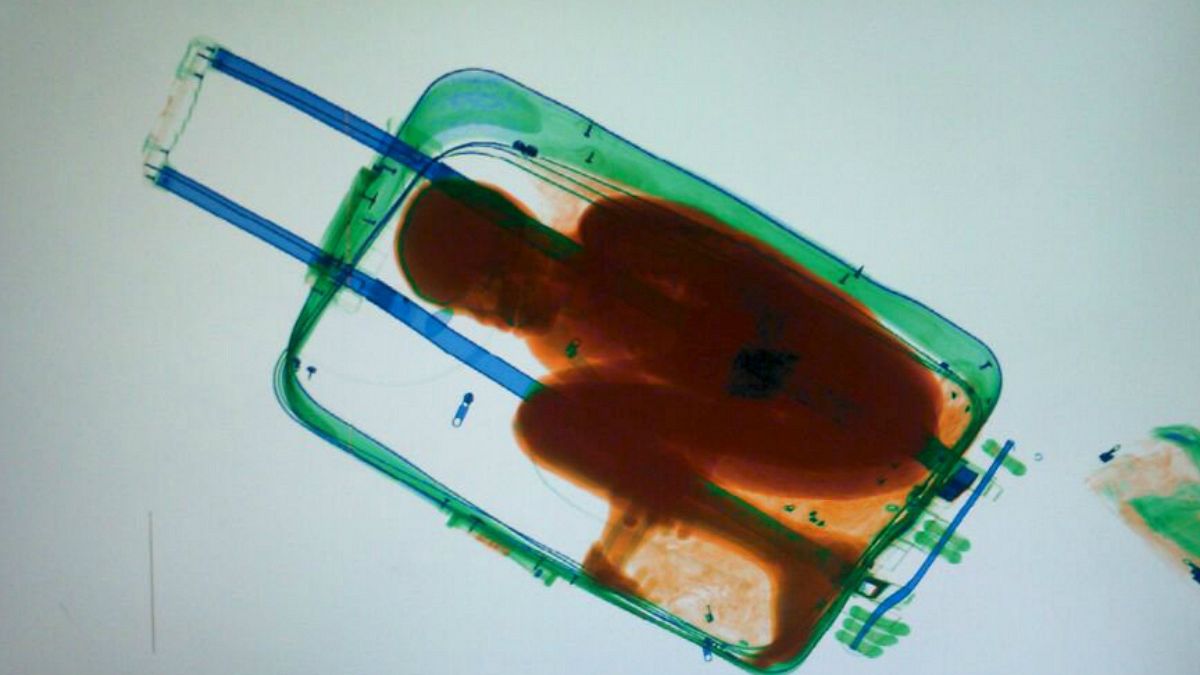 [Photos] Boy smuggled into Spain in suitcase