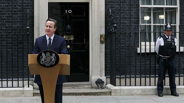 Drei Rücktritte und ein furioser Wahlsieg in Großbritannien Drei Rücktritte und ein furioser Wahlsieg in Großbritannien