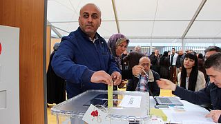 Yurt dışında yaşayan Türkler ilk kez bir genel seçim için oy veriyor