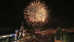 Rússia: Fogo-de-artifício no culminar dos festejos do final da Segunda Guerra Mundial