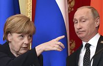"Anexação criminosa da Crimeia viola o direito internacional", Angela Merkel, em Moscovo