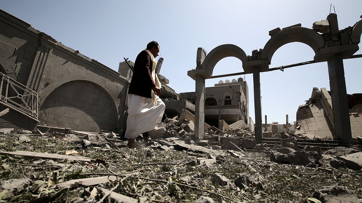 Йемен: хоуситы согласились на прекращение огня, саудовская авиация продолжает налёты