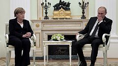 Merkel e Putin juntos em Moscovo mas distantes no discurso