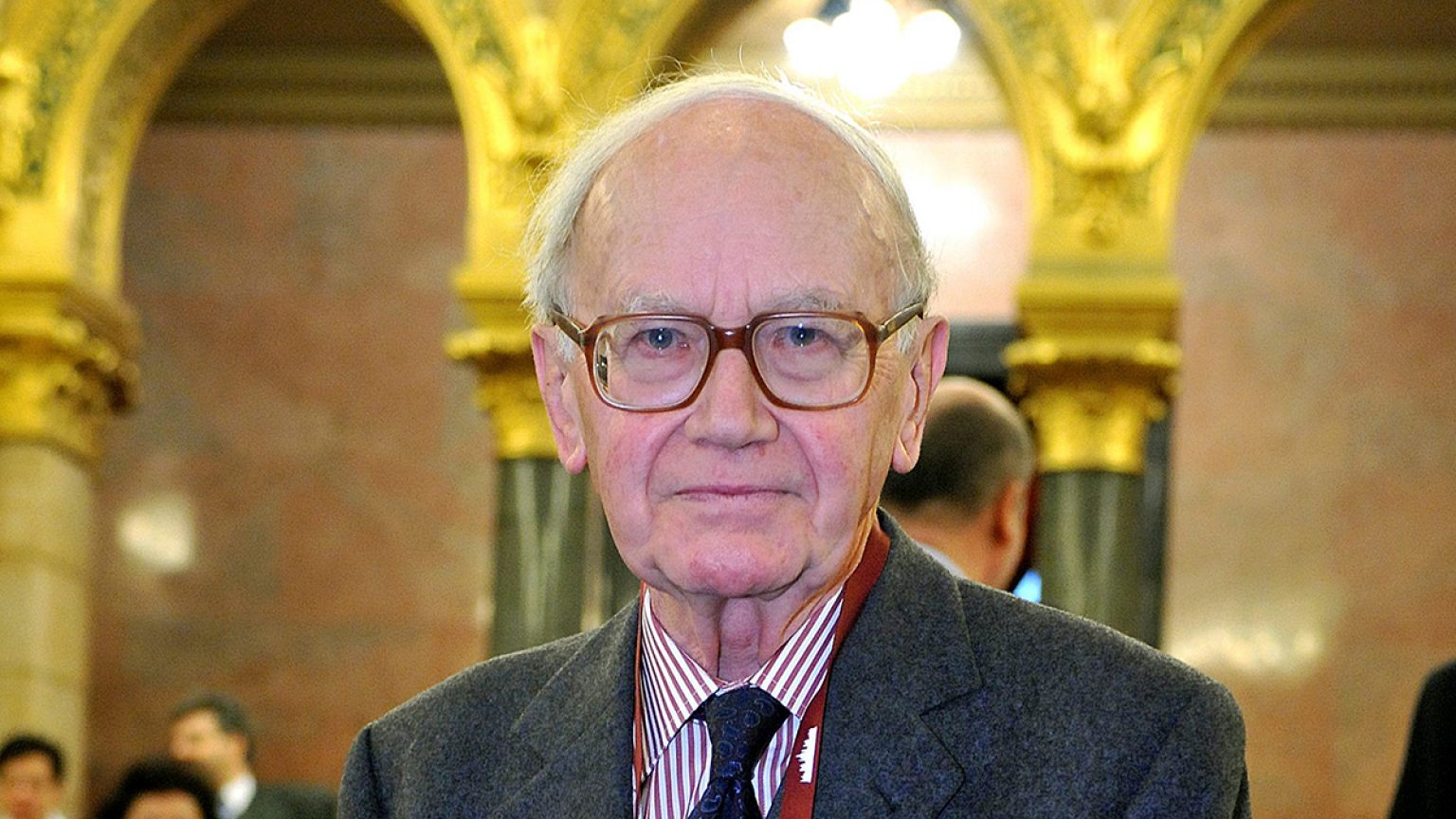 Elhunyt Lámfalussy Sándor