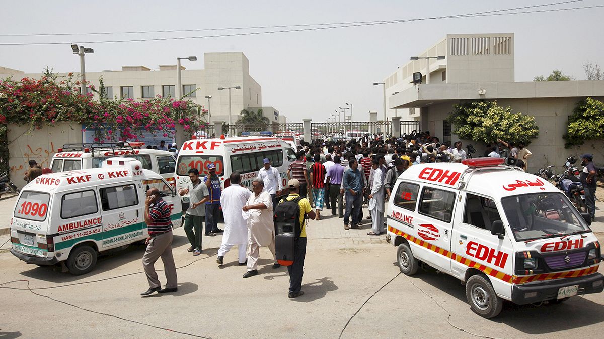 عشرات القتلى والمصابين في هجوم على حافلة في باكستان
