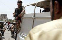 مقتل 43 شخصا في اعتداء على حافلة في مدينة كراتشي الباكستانية