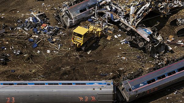 США: сошедший с рельсов поезд вдвое превысил скорость США: сошедший с рельсов поезд вдвое превысил скорость