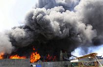 Tragédia a manilai gumigyárban: a tűzben felszabaduló gázok ölték meg a dolgozókat