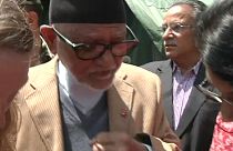 زيارة ميدانية لرئيس الوزراء النيبالي للاطلاع على أحوال منكوبي الزلزال الأخير