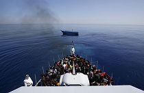 Centenas de migrantes resgatados na costa da Líbia