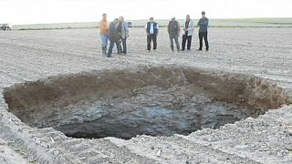 Turkey: locals 'terrified' as giant sinkhole appears