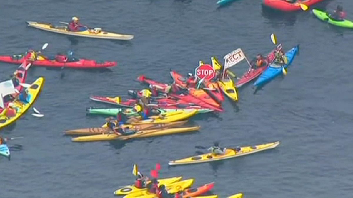 Kayakers protest against Shell's 'Pioneer' Arctic oil drilling rig