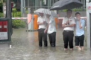 China: Fuzhou flooded as heavy rain lashes Fujian Province